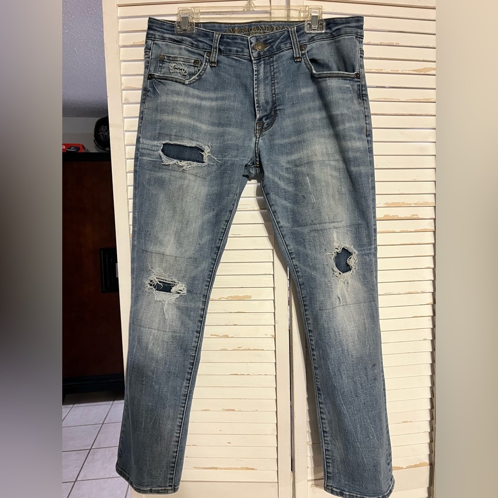 American Eagle Men's Distressed Blue Jeans 
34 x 30 Extreme Flex 4 EUC